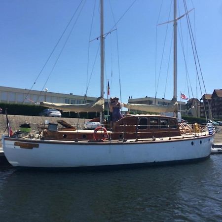 Port Deauville Yacht vintage Buitenkant foto