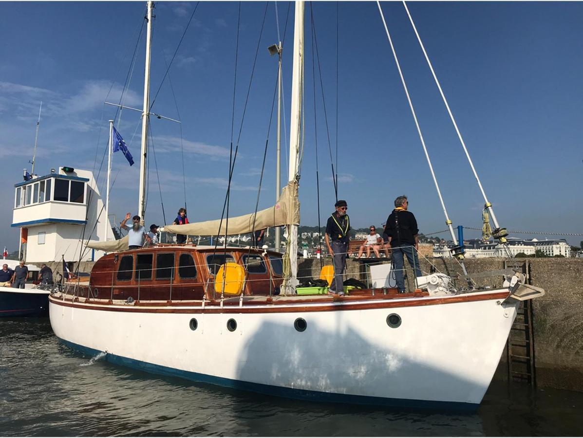Port Deauville Yacht vintage Buitenkant foto