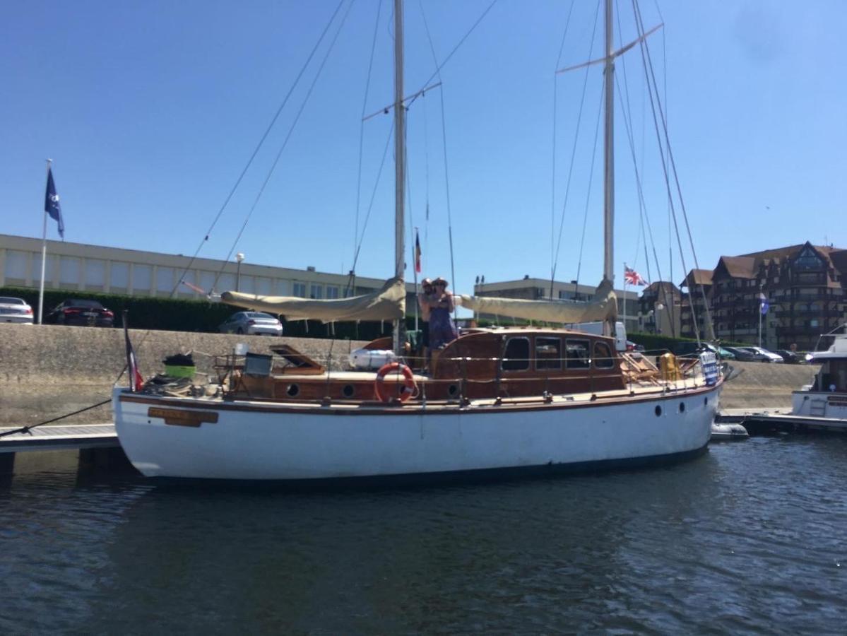 Port Deauville Yacht vintage Buitenkant foto