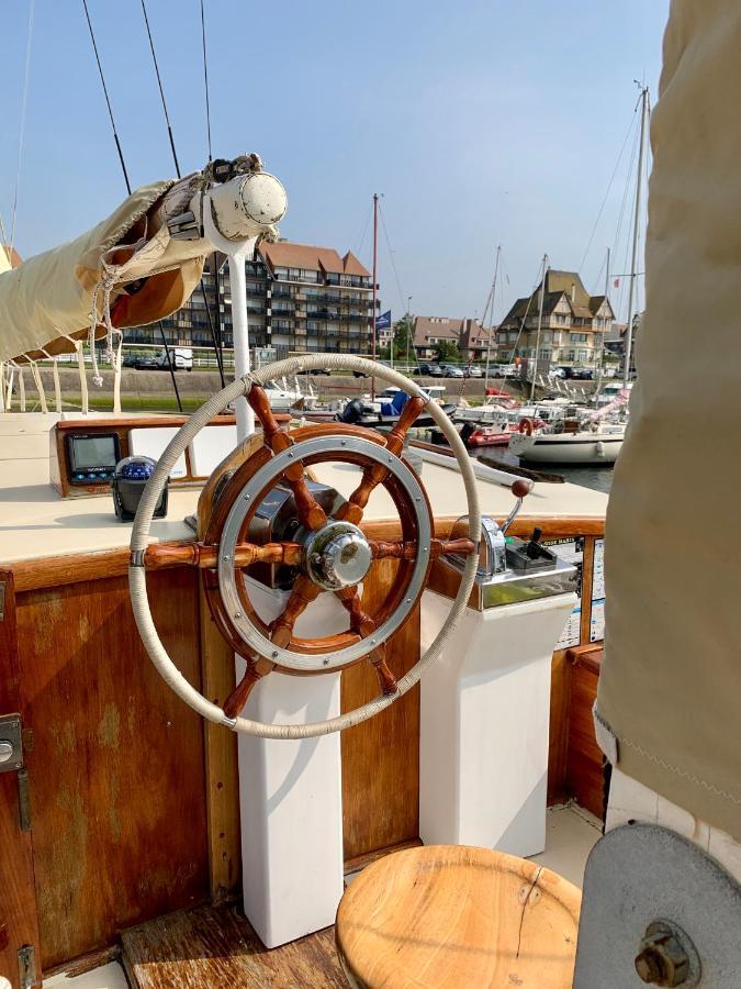 Port Deauville Yacht vintage Buitenkant foto