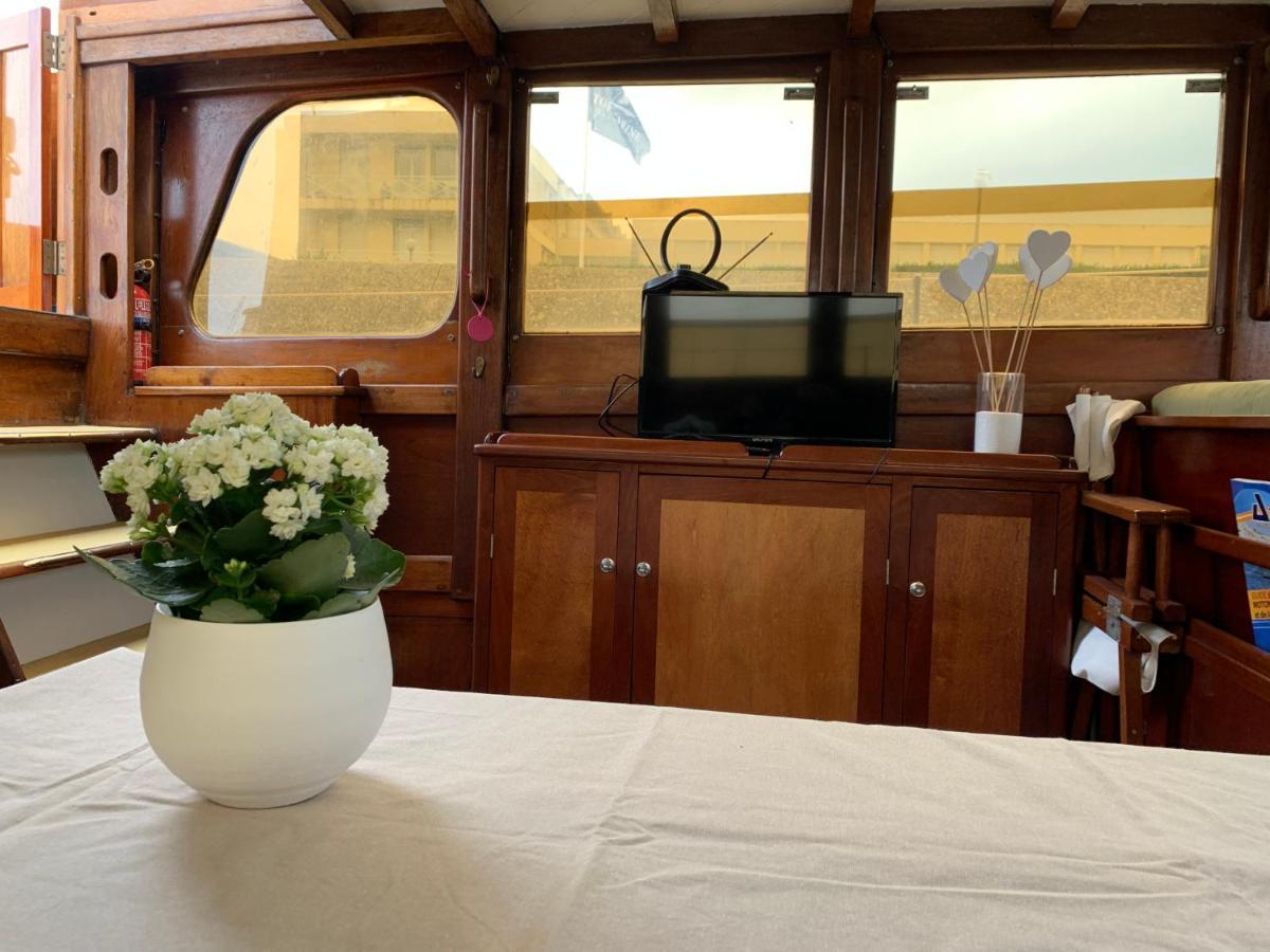 Port Deauville Yacht vintage Buitenkant foto