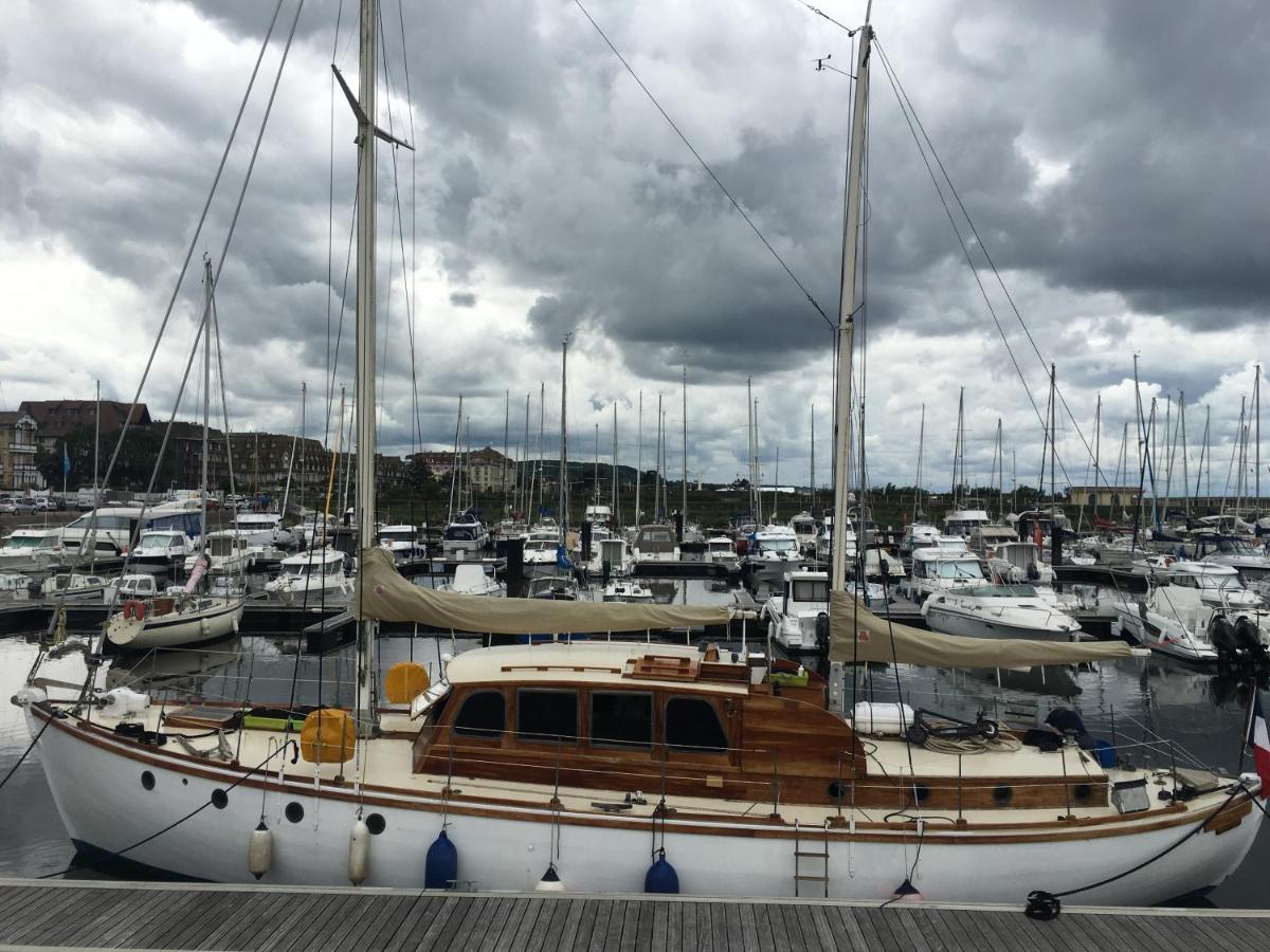 Port Deauville Yacht vintage Buitenkant foto